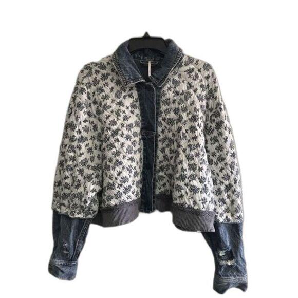 Free People Jackets & Blazers - Free People ditsy floral denim jacket M Women Crop Long Sleeve Lined OB799496